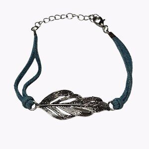 Bono Feather Charm String Bracelet Silver Tone Nature Fashion Jewelry Women